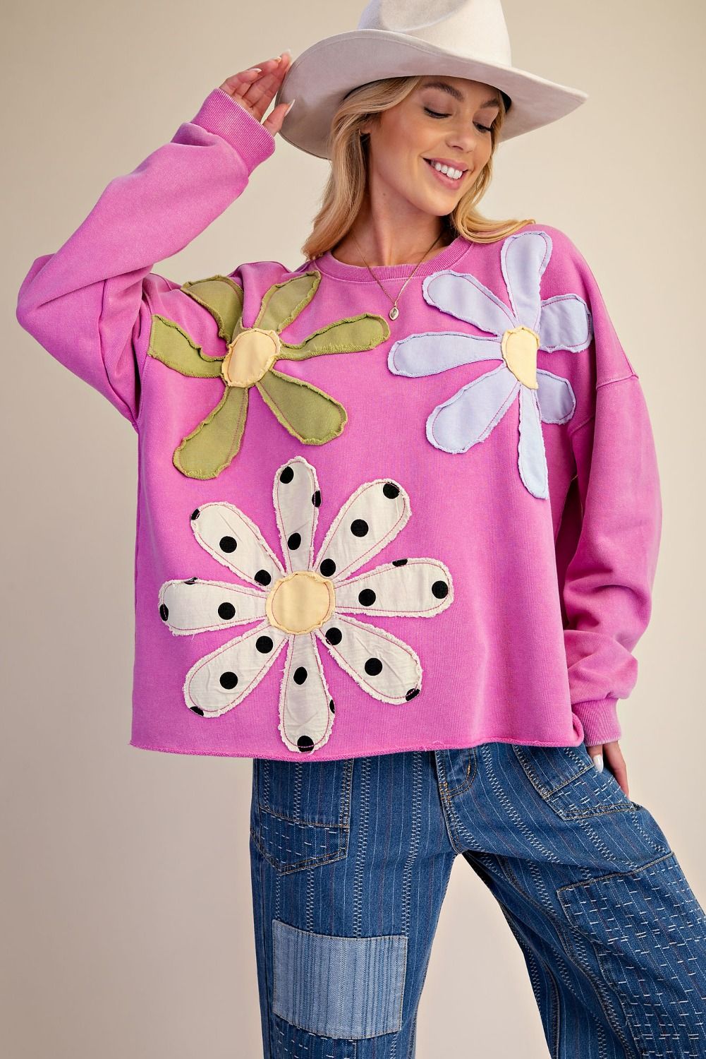EASEL FLORAL PATCH FRONT WASHED TERRY PULLOVER MAGENTA