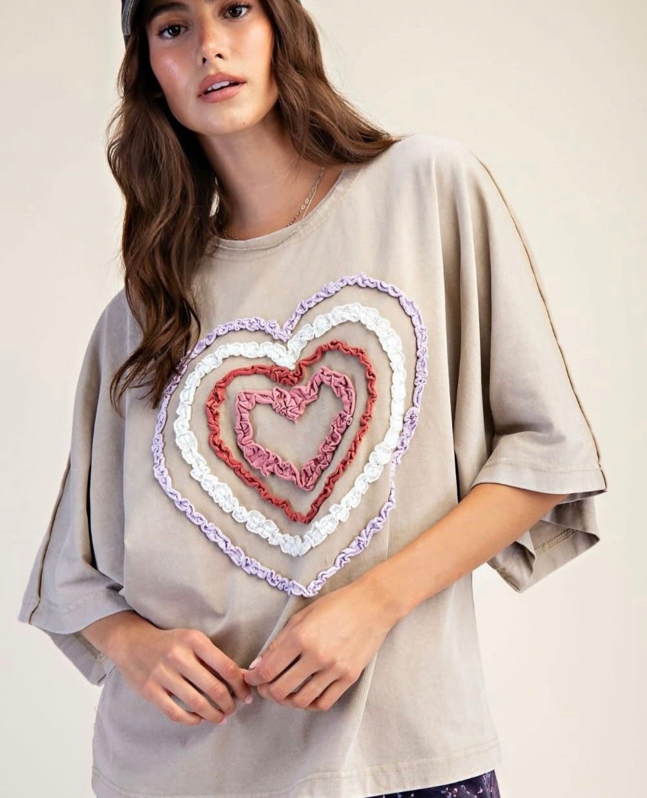 Easel heart textured tee