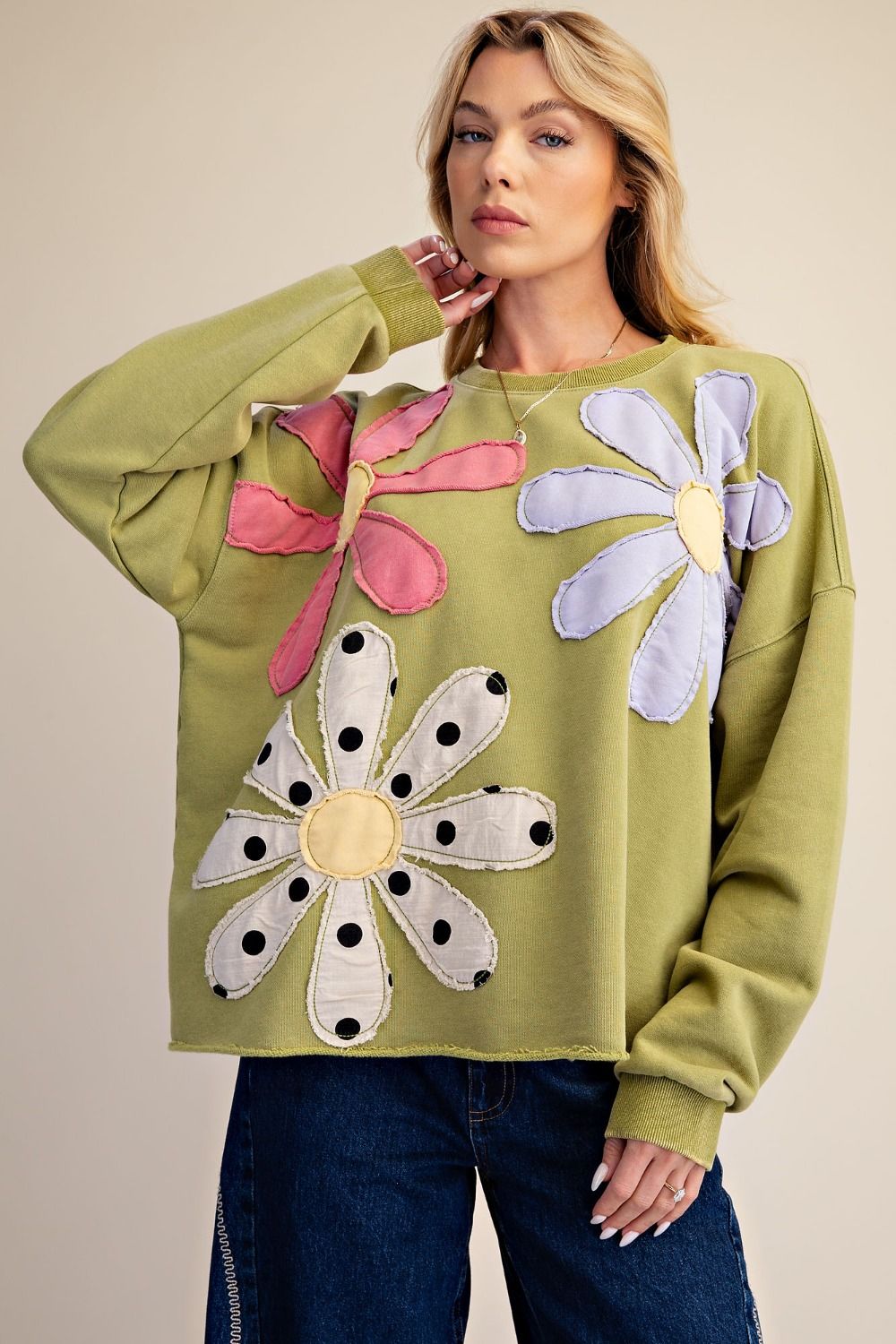 EASEL FLORAL PATCH FRONT WASHED TERRY PULLOVER MATCHA