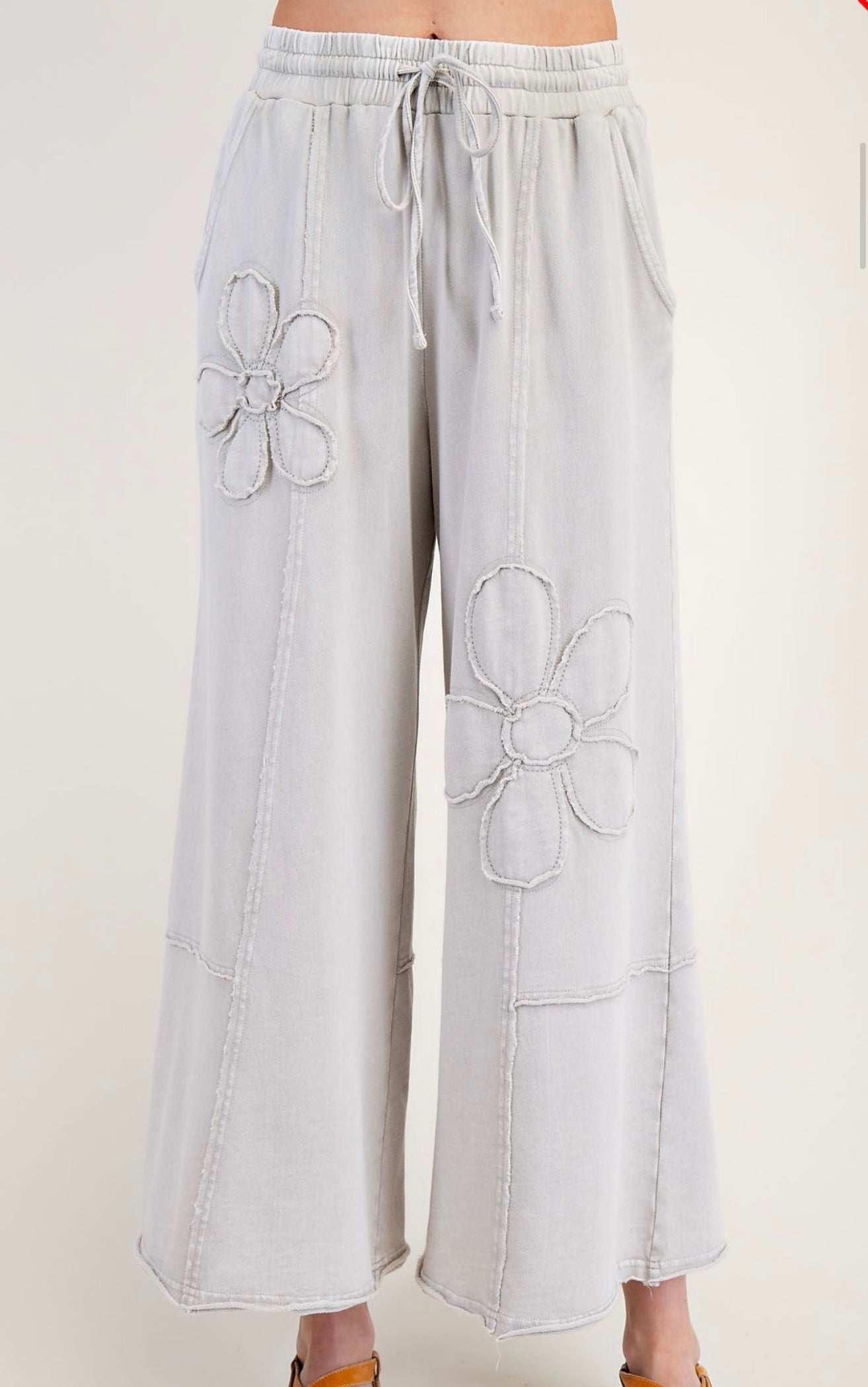 Easel raised flower knit wide leg pants