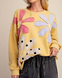 EASEL FLORAL PATCH FRONT WASHED TERRY PULLOVER BUTTER YELLOW