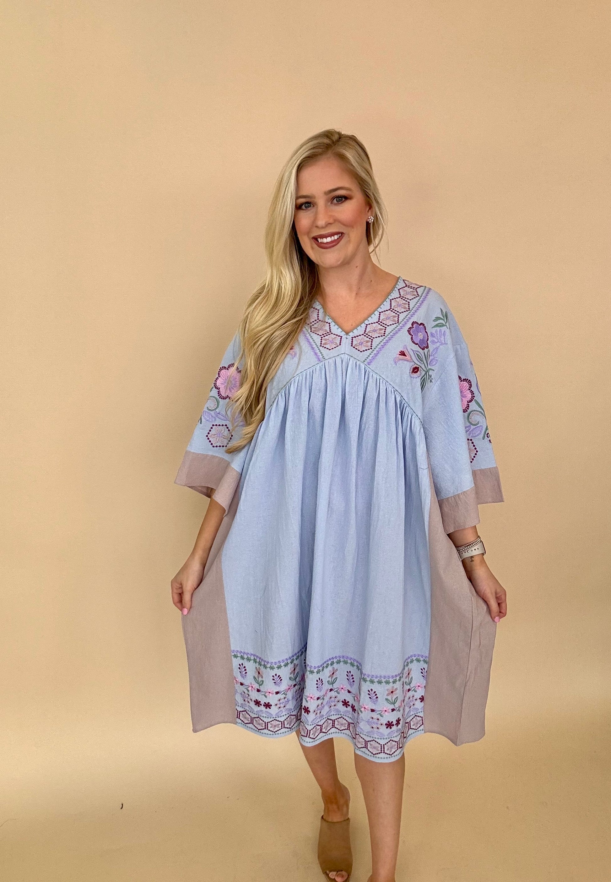 Easel embroidered midi dress baby blue L Easel embroidered midi dress baby blue L