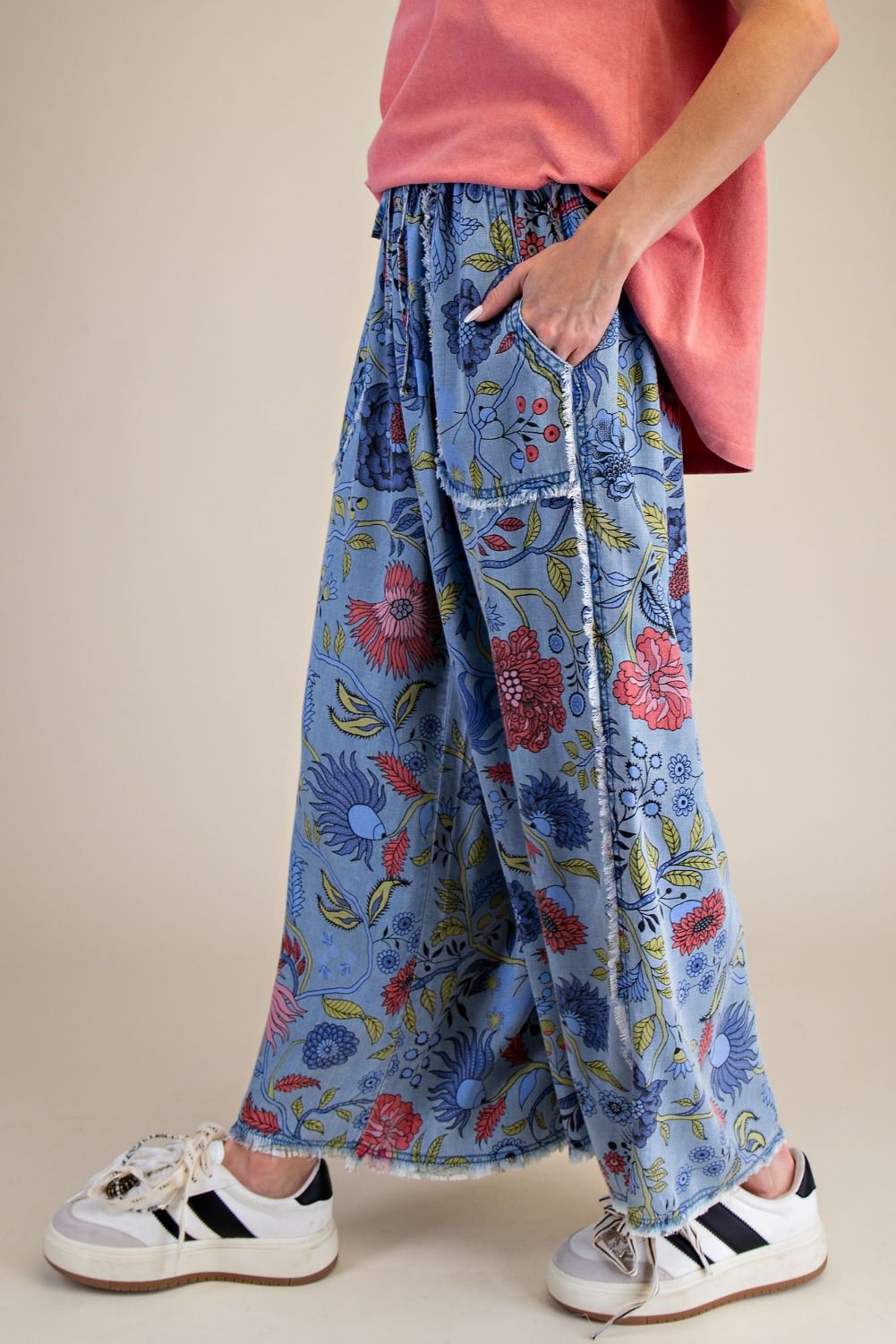 Easel FLORAL PRINT WASHED CHAMBRAY PANTS
