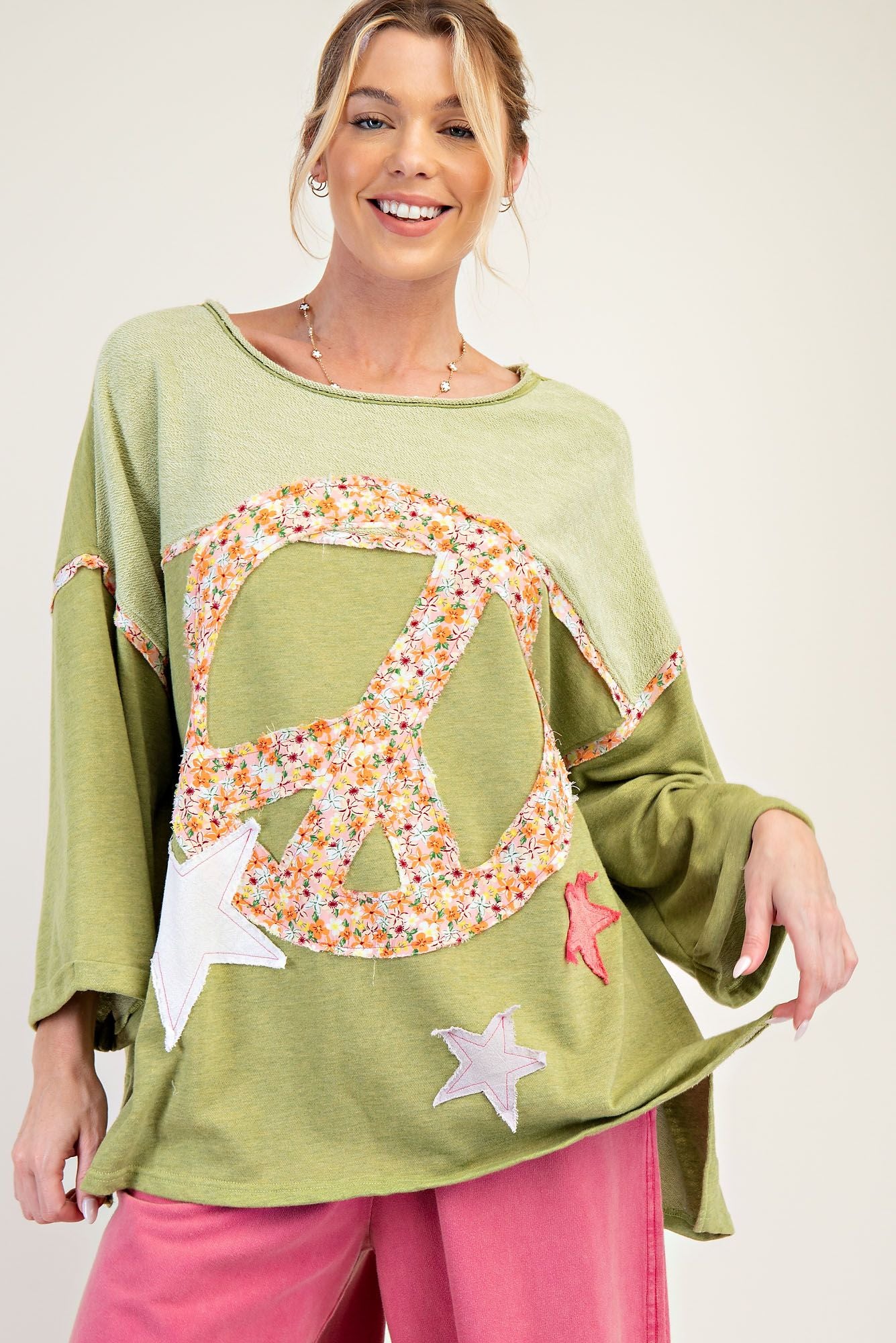 Easel patchwork peace +star top