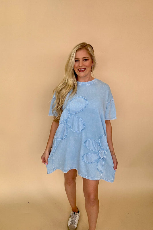 Easel Mineral Washed Daisy Patched T-Shirt dress baby blue