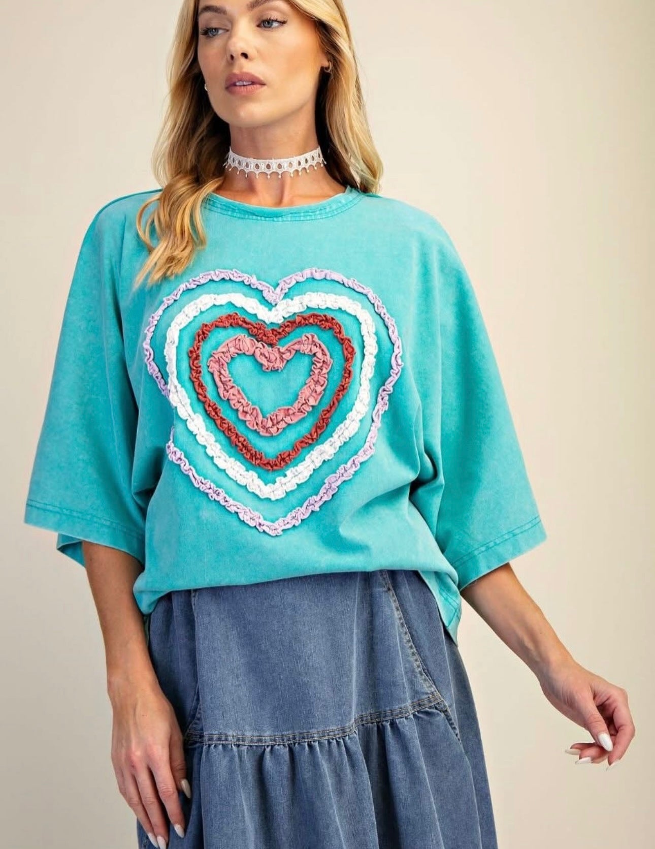 Easel heart textured tee