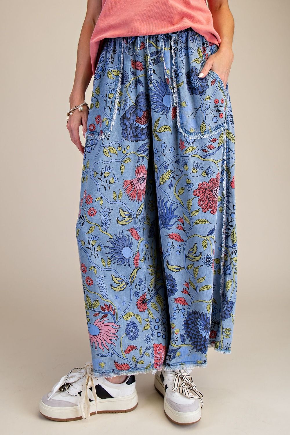 Easel FLORAL PRINT WASHED CHAMBRAY PANTS