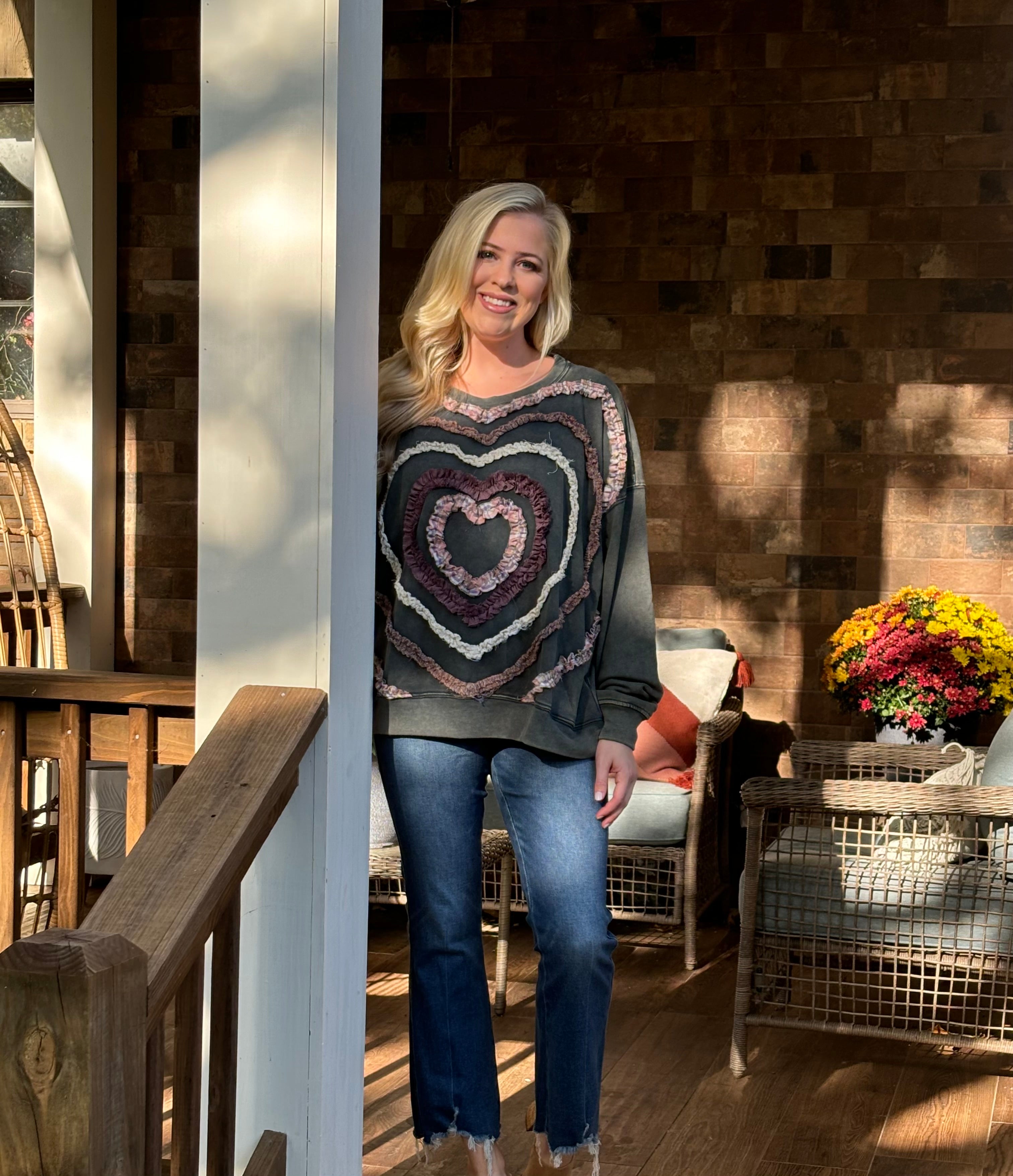 Oli and hali washed heart pullover