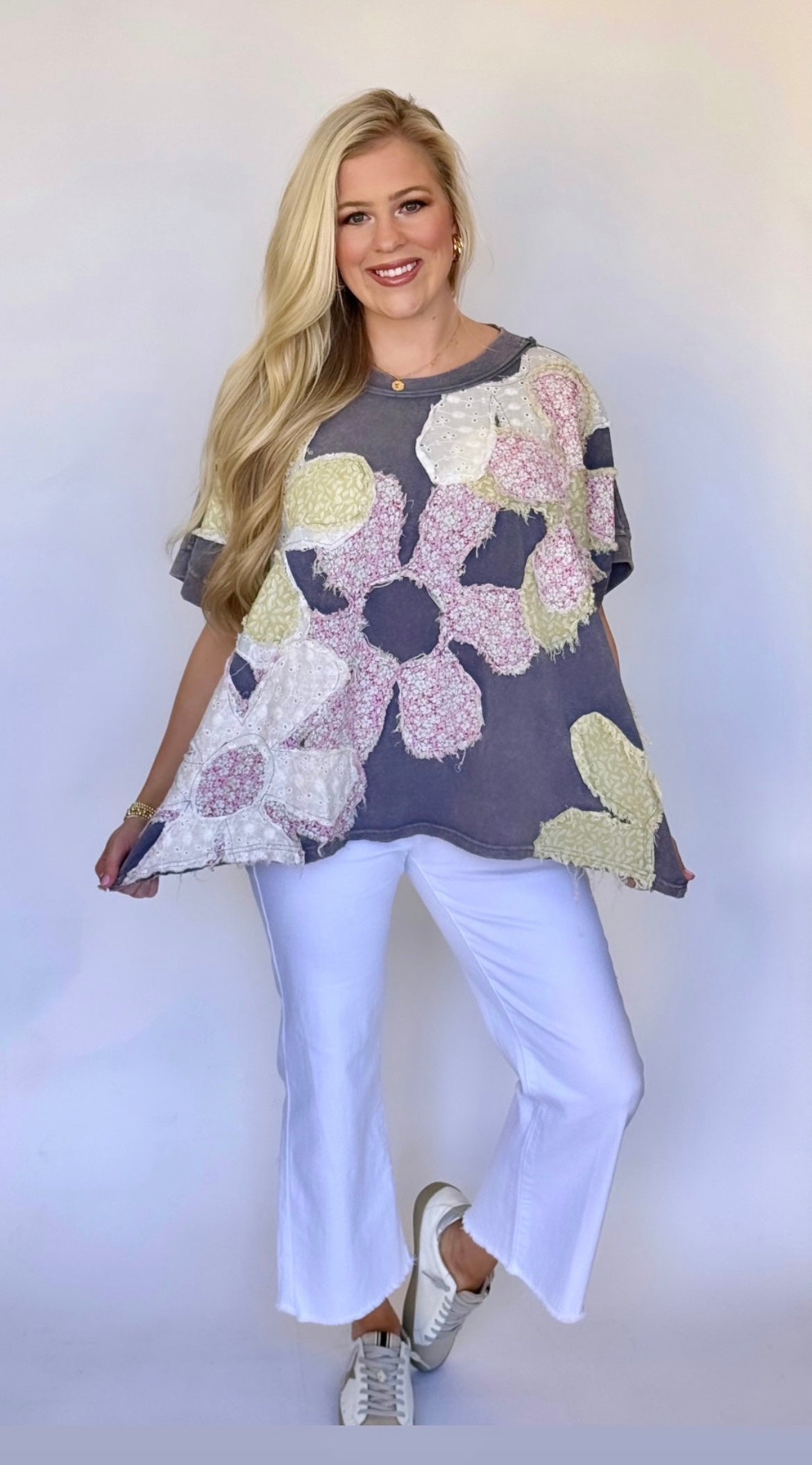 Oli and Hali mixed fabric daisy pullover top