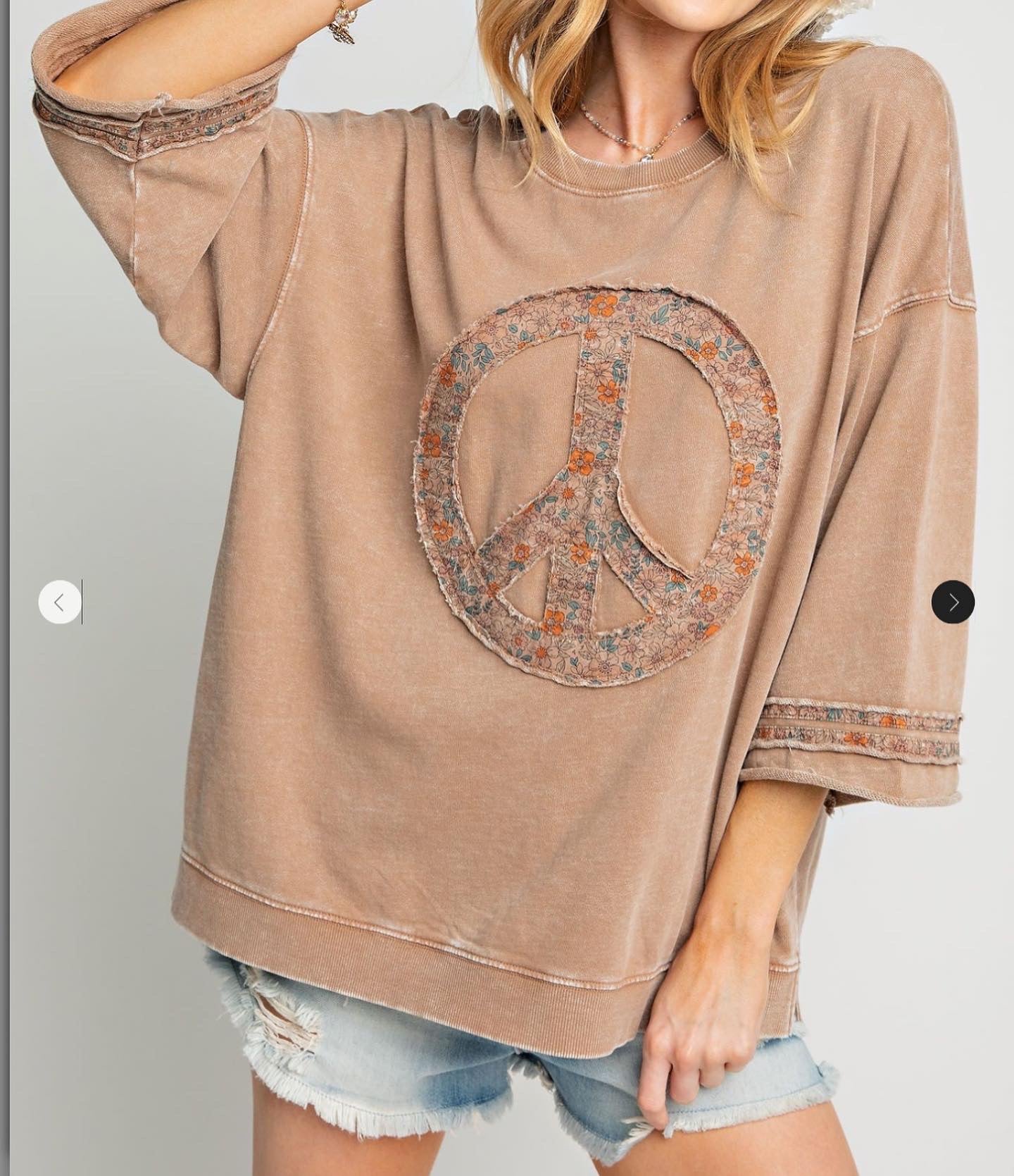 Easel peace sign patched tops